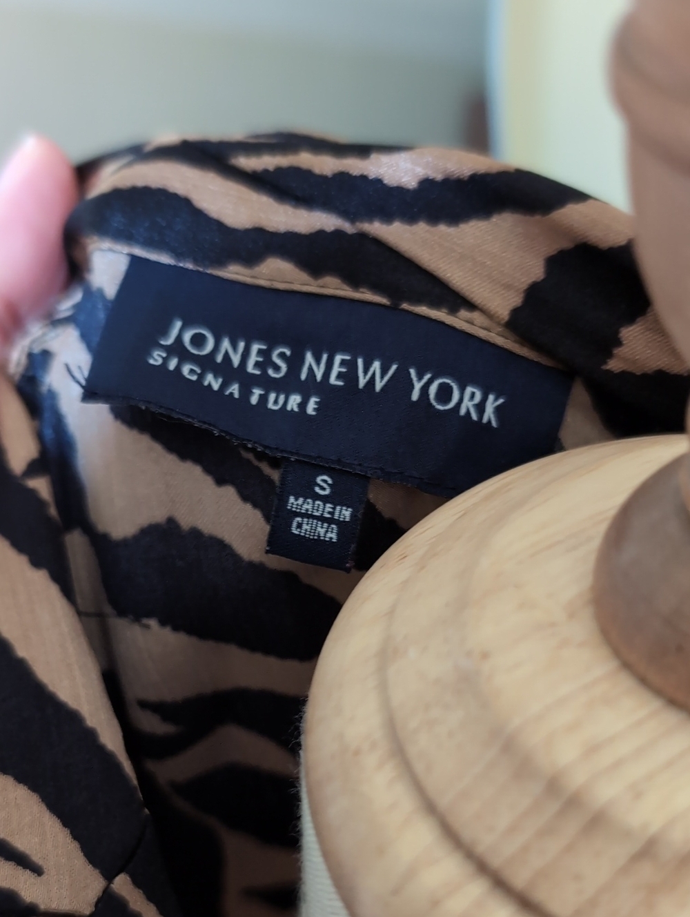 Jones New York Women's Size Small Animal Print Blouse - Picture 11 of 14